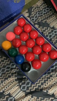 Billiard balls + CUE + Supporter