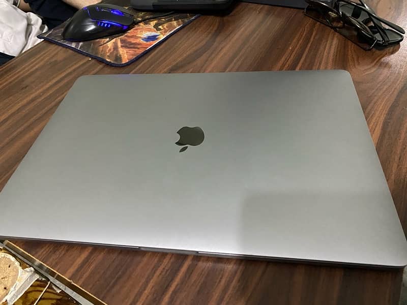 Macbook Pro 2019 16 Inches 0