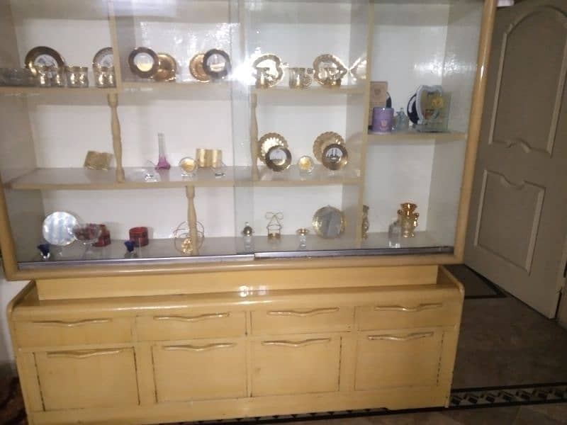 antique show case 0