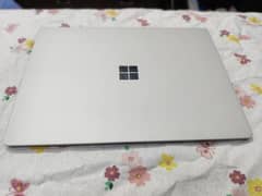 Microsoft surface laptop 2 i5 8th gen