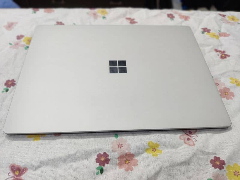 Microsoft surface laptop 2 i5 8th gen 0