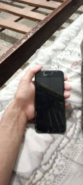 iPhone. 7.32gb. sim. working. jazz. or. ufone. non. pta. hai. 15000 3