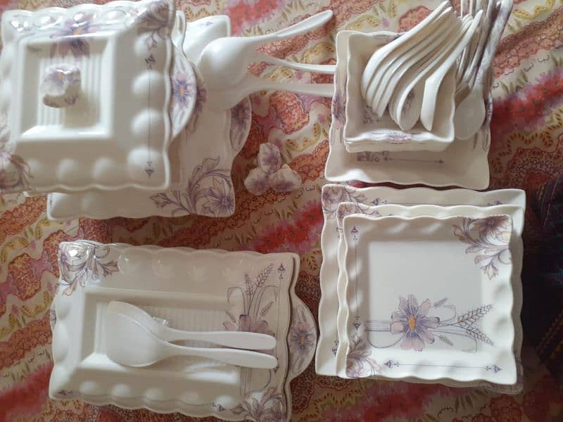 plastic dinner set 0