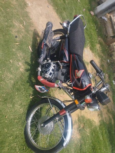 Honda cg 125 model v less used. single handed used 0