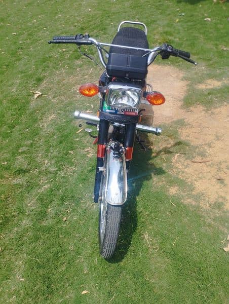 Honda cg 125 model v less used. single handed used 3