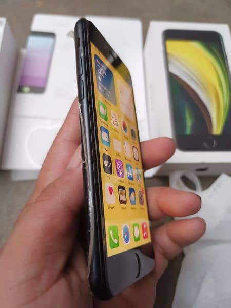 iPhone SE 2020 128GB  DUAL SIM with box PTA OFFICIAL APPROVED 10