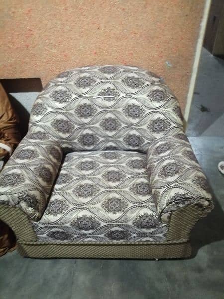 5 seater sofa in good condition almost new 1