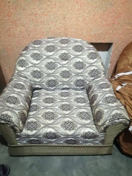 5 seater sofa in good condition almost new 7