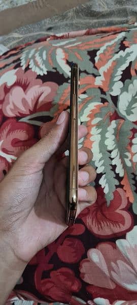 Iphone Xsmax (64 GB) Golden Colour 10/10 Condition Non PTA JV. 3