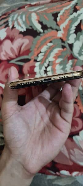 Iphone Xsmax (64 GB) Golden Colour 10/10 Condition Non PTA JV. 5