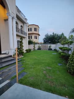 3 kanal beautiful designer house for rent