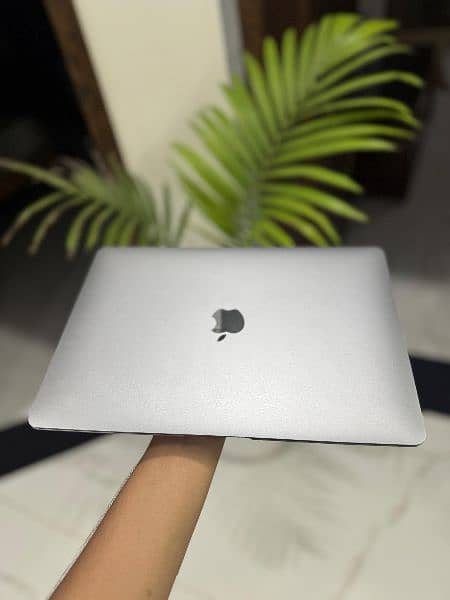 MACBOOK AIR M1 | 13 INCHES | 8 GB RAM | 256 GB SSD |  M1 CHIP 5