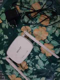 Tenda Wifi 2D Antina Router with charger