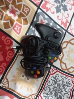 2 xbox 360 controllers