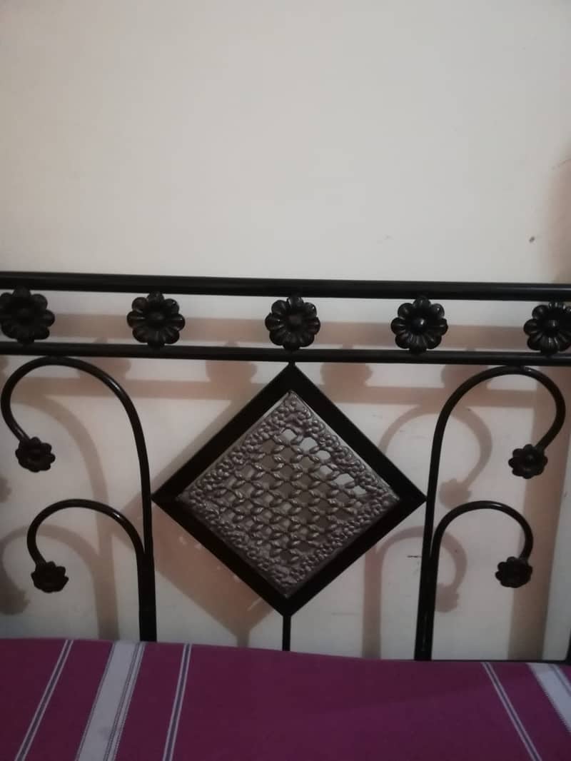 For Sale: 2 Single Iron Beds in Excellent Condition 4