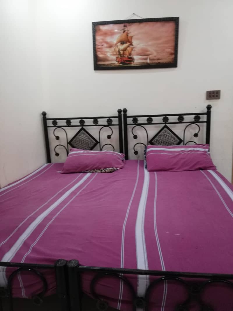 For Sale: 2 Single Iron Beds in Excellent Condition 5