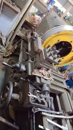 Lathe Machine 5.6 ft with 4 chuk