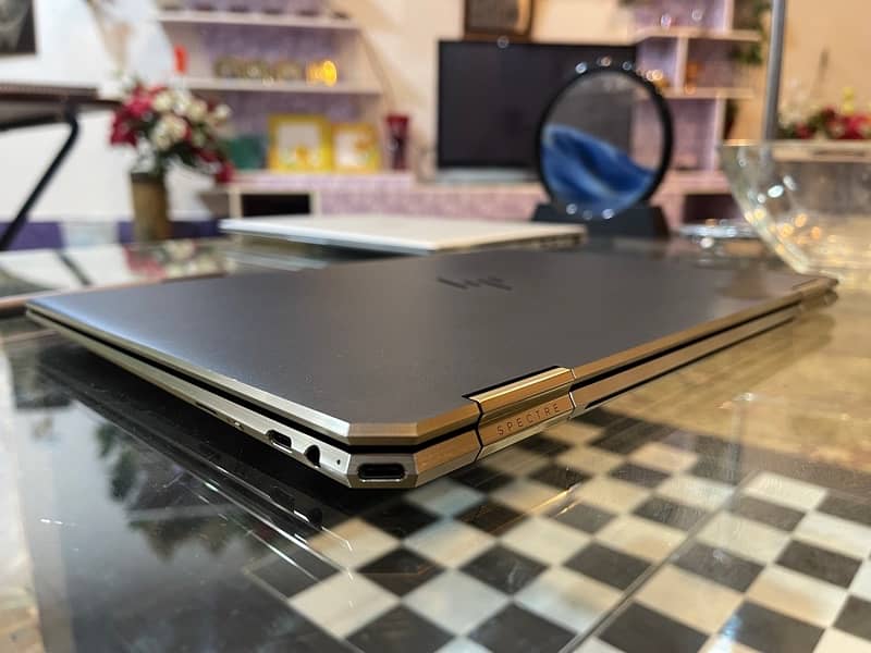 Hp spectre i7 16 RAM/ 512ssd 4