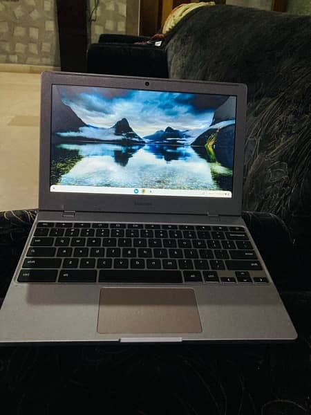 Samsung chromebook 4/32gb 180 rotatable playstore supported 7