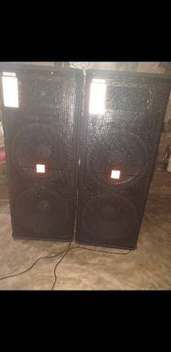 JBL speakers model 715. and inside speakers blackwidow 600 watts