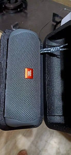 JBL FLIP 5 ORIGINAL IN NEW CONDITION 2