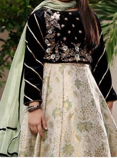 HANDWORK EMBROIDERED VELVET BANARSI LEHENGA CHOLI 0