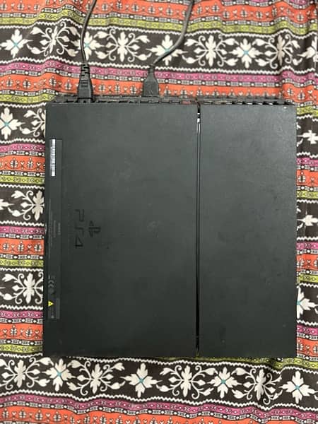 Play Station PS4 in brand new Condition 5