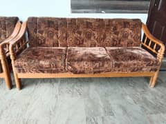 wooden sofa set 5 Seater in good condition