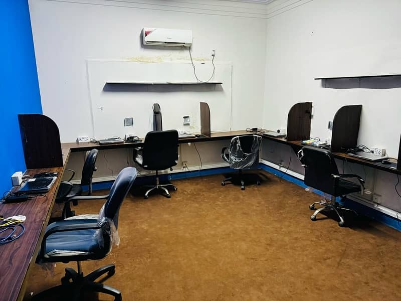 Shared office, co working space, furnished office, call center seats 12