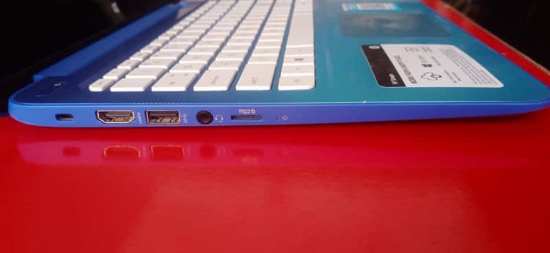 HP stream Celeron laptop Blue Color 4