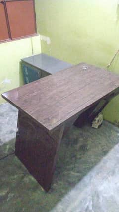 Computer table