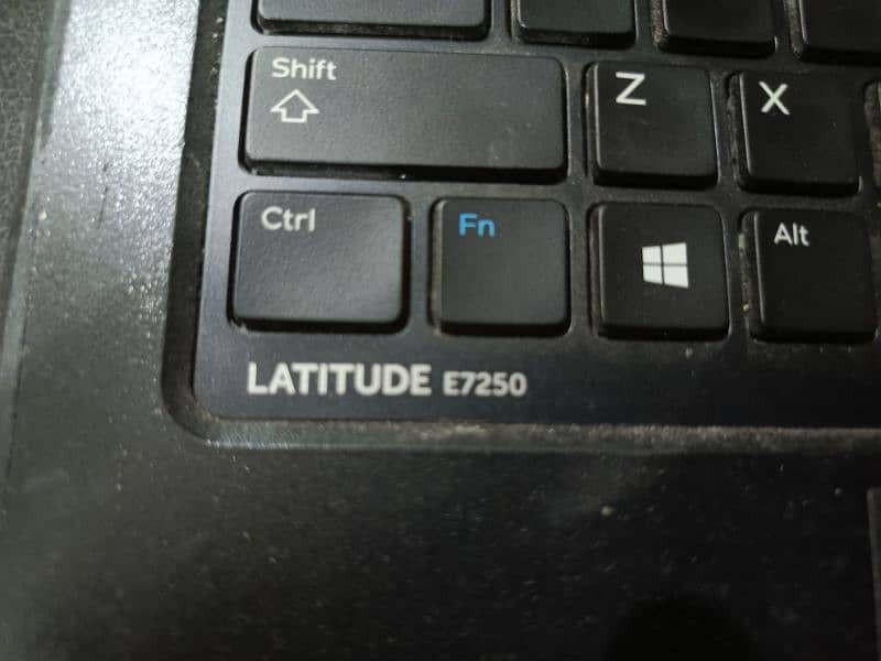 Laptop DELL latitude E 7250 5