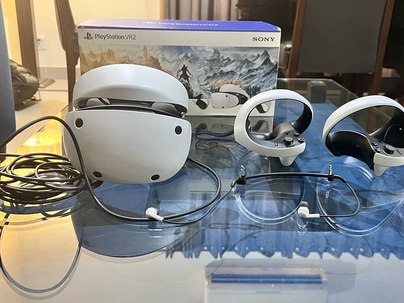 Sony PlayStation VR2 with Sense Controllers – Perfect Condition 0