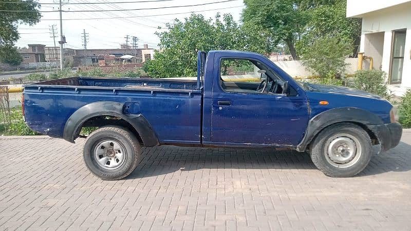 Nissan Pickup 2002 4