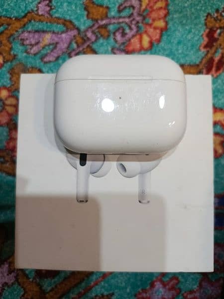 apple airpods pro (original) with box 0