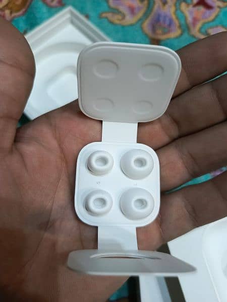 apple airpods pro (original) with box 4