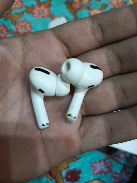 apple airpods pro (original) with box 6