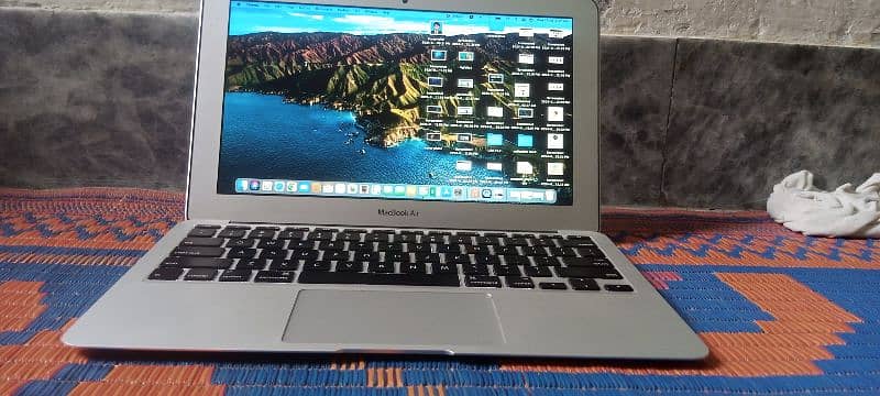 Apple MacBook Air Early 2014 7