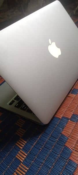 Apple MacBook Air Early 2014 8