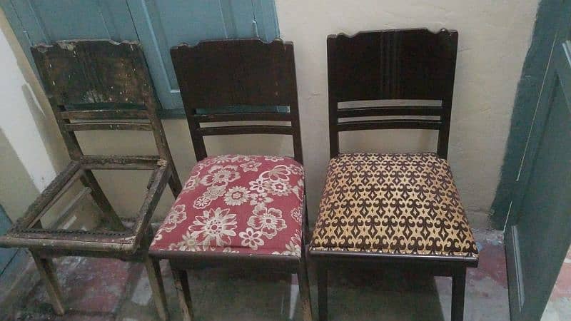 Sold wood Dinning Table with 5 chairs 9