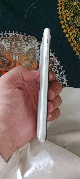 I phone 11 shehzada set panel original bettery  time very good . . 1