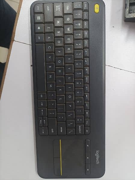 Logitech K400 Keyboard with builtin mouse. 0