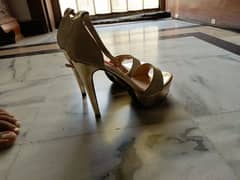 Pair of shoes for sale (size 37) high heel