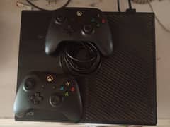 Xbox One Model 1540 with two Controllers + HDMI cable + Power adapter