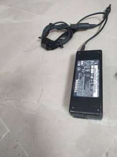 laptop charger 8 yah 9 pics hai price 4000