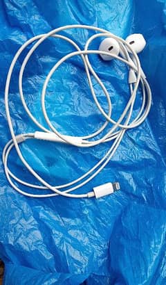 connecter and I phone hand free for sale 5000