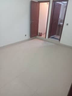 Flat 2 bed dd available for rent on 1st floor