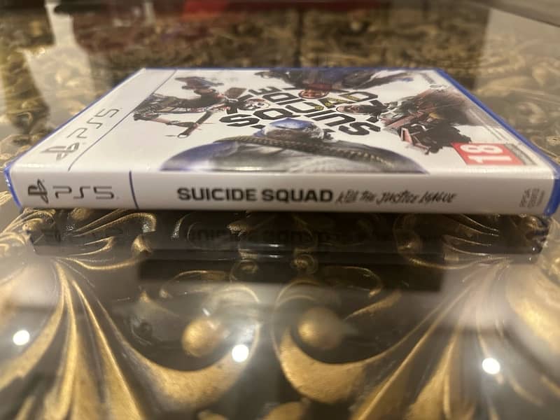 Suicide Squad kill the justice league PS5 Disc! 3