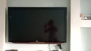 LG 42 INCH LED TV