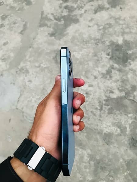 iphone 13 pro max  with box  non pta factory unlock 2